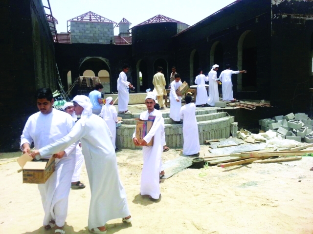 "■ الطلاب وصلوا إلى العمال في مواقع عملهم | البيان"