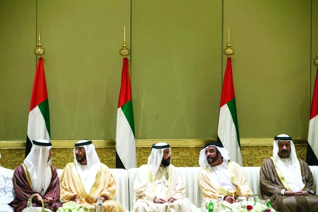 "طحنون وسرور وسيف بن محمد وعمر بن زايد خلال الحفل"