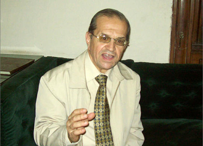 وفاة الكاتب المصري فؤاد قنديل عن 71 عاما