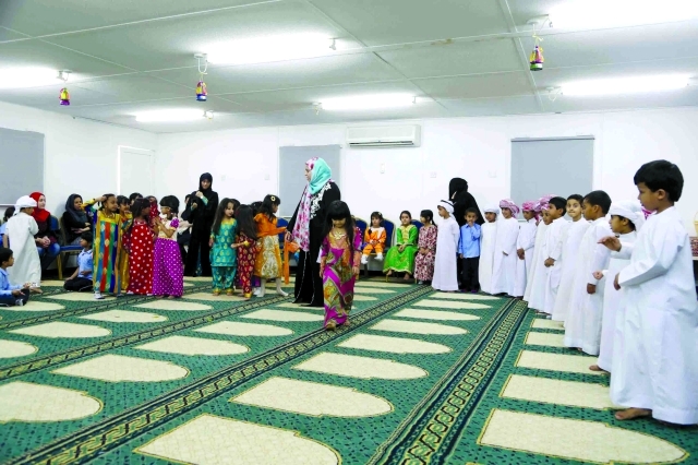 "جانب من احتفالات العين"