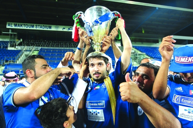 "■ لاعبو النصر يحتفلون بفوزهم بالكأس الغالية بعد طول غياب | البيان"