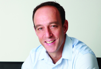 "■ ممثلو الشركة خلال اطلاق الهاتف في دبي الاسبوع الماضي | المصدر"