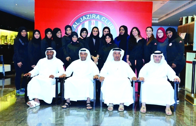 "المسؤولون مع الفريق البطل"