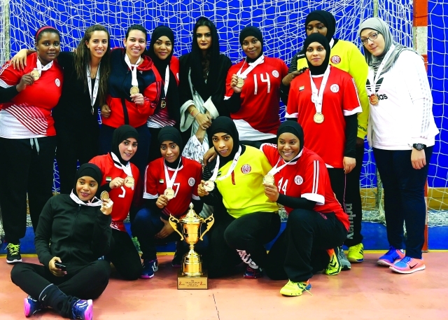"■ سيدات الجزيرة يحتفلن بالكأس الغالية | البيان"