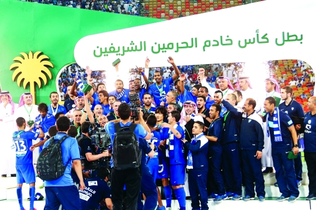 "■ نجوم الهلال يحتفلون بالكأس الغالية | إي بي ايه"