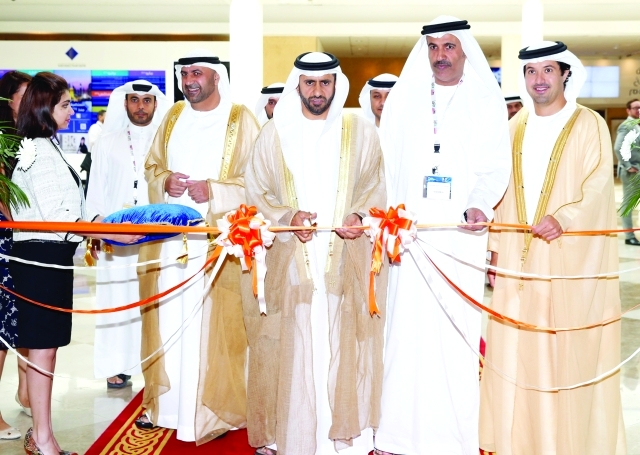 " أحمد بن حميدان يفتتح معرض انترنت الأشياء الأول | البيان"