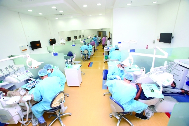 "عيادات ومختبرات لتدريب الطلبة في كلية طب الأسنان | تصوير: غلام كاركر"