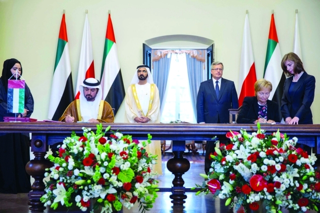 "■ سموه والرئيس البولندي يشهدان توقيع حمدان بن مبارك على اتفاقية تعاون"