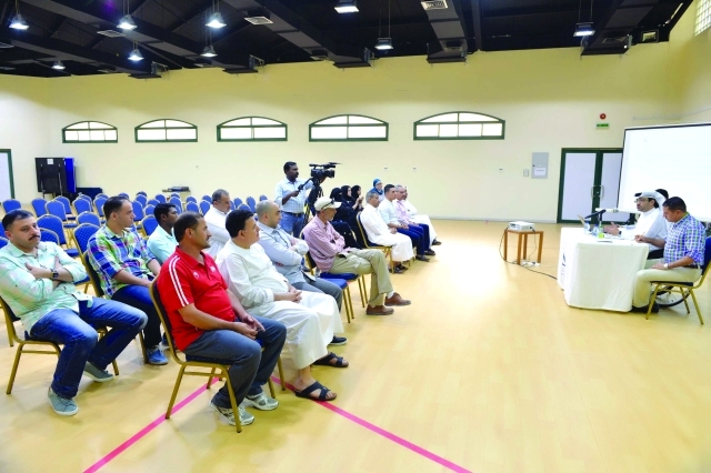 "المشاركون في جلسة العصف الذهني | البيان"