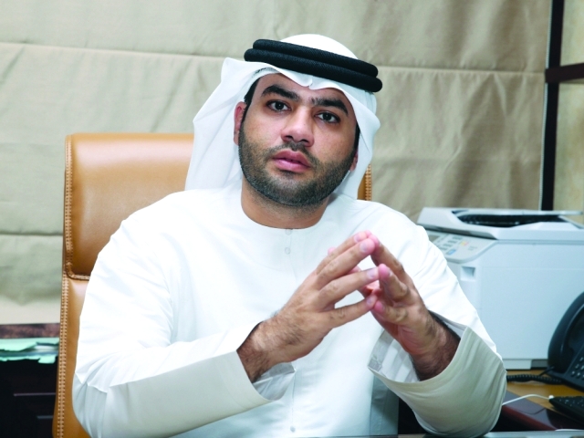"طارق النقبي: استحداث برنامج لتقديم الطلبات عبر الأجهزة الذكية"