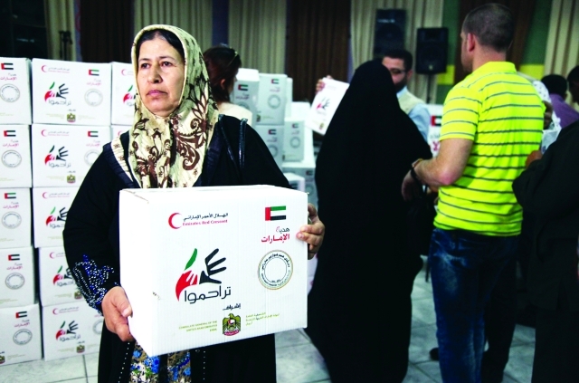 "■ جانب من إغاثة اللاجئين والنازحين في الإقليم"