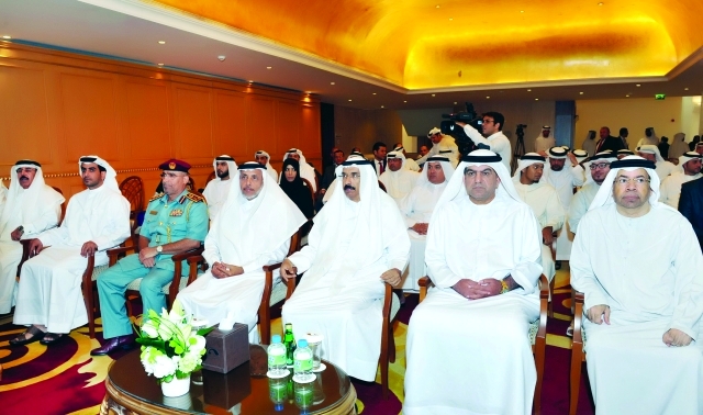 "■ محمد المر وجانب من شركاء المجلس المكرمين | تصوير: البيان"