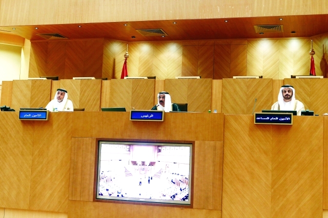 "■ محمد المر مترئساً اجتماع المجلس | تصوير البيان"