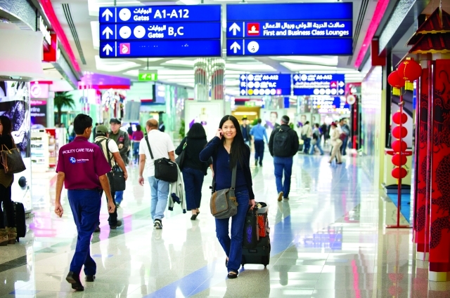 "■ نشاط كبير لحركة المسافرين في مطار دبي | البيان"