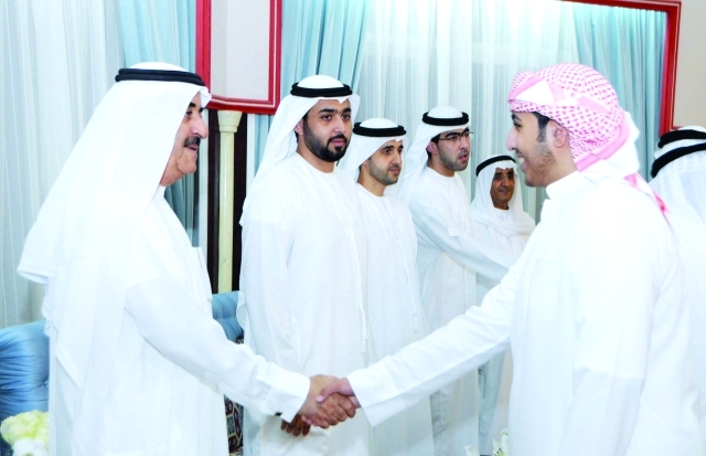 "سعود المعلا يستقبل المهنئين بحضور راشد بن سعود ــ وام"