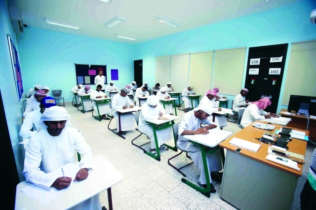 "■ خلال أداء الامتحان في إحدى اللجان | البيان"