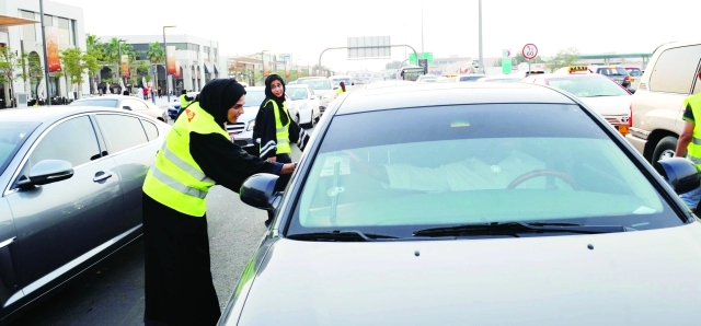 "■  عدد من موظفات الهيئة خلال الحملة  |  من المصدر"