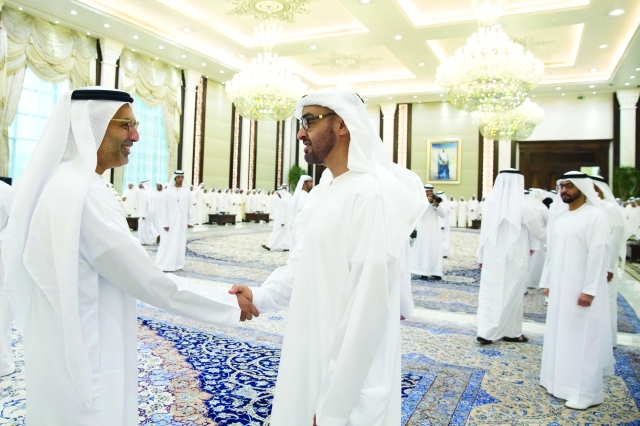 "■ ولي عهد أبوظبي يستقبل جموع المهنئين من المواطنين وأعيان البلاد"