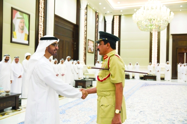 "■ ولي عهد أبوظبي في حديث مع أحمد علي المهيري وعلي المهيري"