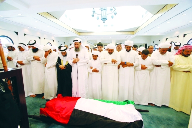 "■ خلال الصلاة على جثمان الشهيد | تصوير: غلام كاركر"