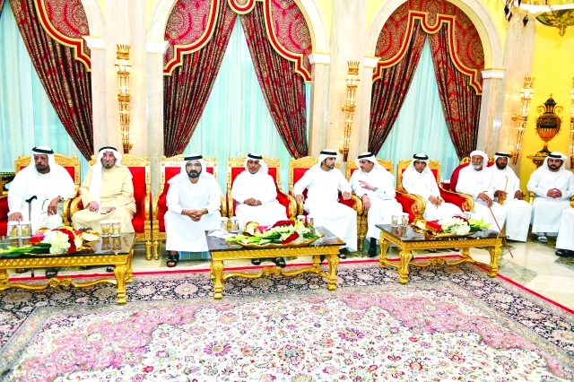 "محمد بن راشد آل مكتوم نائب رئيس الدولة رئيس مجلس الوزراء حاكم دب يستقبل بحضور حمدان بن محمد بن راشد آل مكتوم ولي عهد دبي ومكتوم بن محمد بن راشد آل مكتوم نائب حاكم دبي جموع المواطنين وأبناء القبائل المهنئين بشهر رمضان الكريم في قصر زعبيل ــ تصوير سيف محمد"