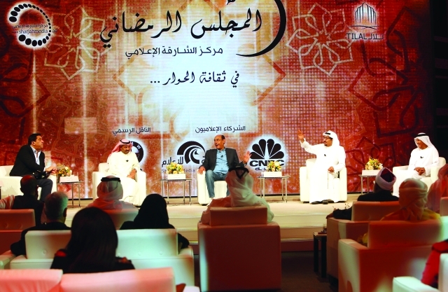"■ بدير يتوسط السدحان ونغموش والعلي والدمرداش أثناء الجلسة | تصوير: محمود الخطيب"