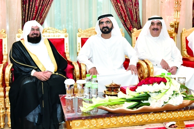 "محمد بن راشد مستقبلاً بحضور سعود المعلا الدكتور عبدالرحمن السديس ــ تصوير: محمد هشام"