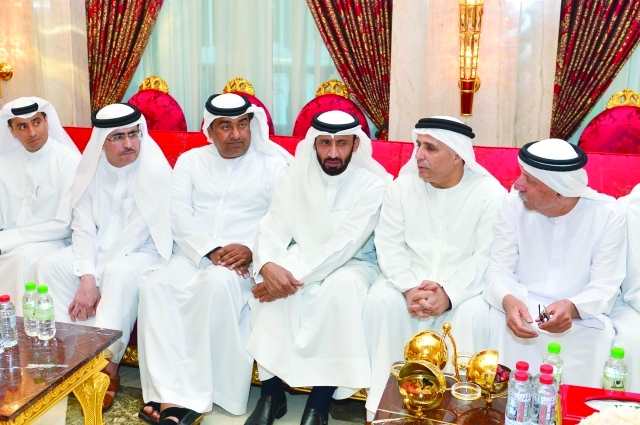 "محمد الشيباني وسعيد الطايرومطر الطاير وعبدالغفار حسين وجانب من الحضور"