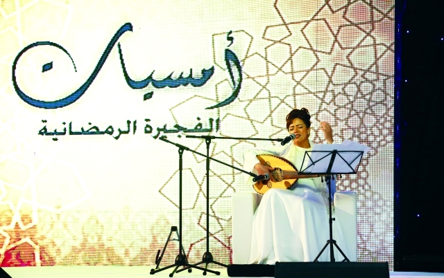 "■ كارولين ماضي في الأمسية الإنشادية  |  تصوير - زيشان أحمد"