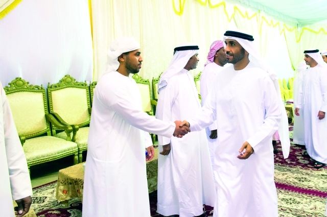 "نهيان وسيف بن زايد خلال العزاء"
