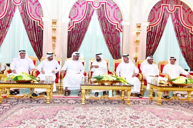 "■ محمد بن راشد ومحمد بن زايد وحمدان بن محمد وهزاع ونهيان وسيف ومنصور بن زايد | تصوير: محمد هشام"