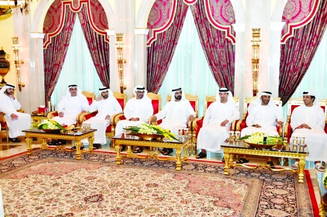 "■ محمد بن راشد ومحمد بن زايد وحمدان ومكتوم بن محمدوهزاع ونهيان وسيف ومنصور بن زايد | تصوير: محمد هشام"