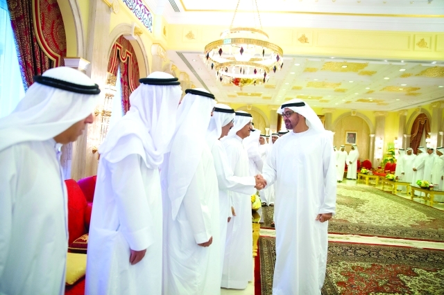 "■ محمد بن زايد مصافحاً المهنئين"