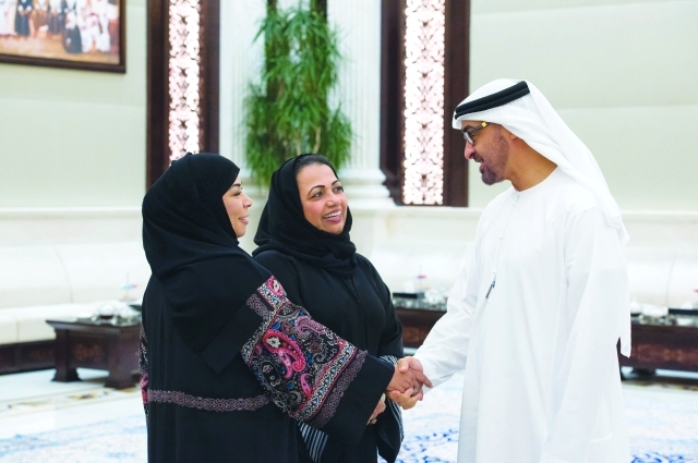 "■ وفضيلة المعيني وعائشة سلطان"