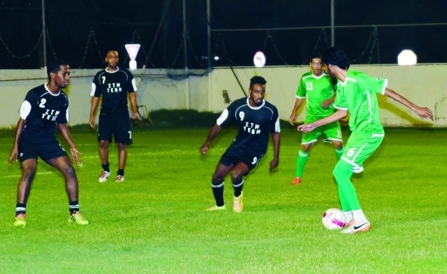 "لقطة من مباريات الدورة"