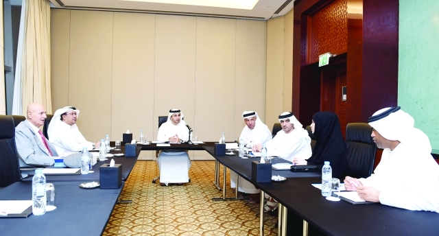 "Ⅶ جانب من اجتماع اللجنة | البيان"