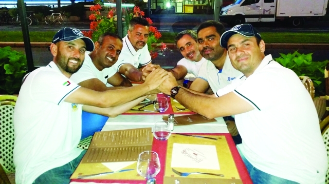 "■ عارف الزفين ونادر بن هندي وتورنتي مع الفريق | البيان"