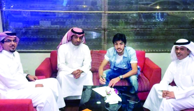 "■ أحمد سلامة خلال التوقيع للنصر السعودي"