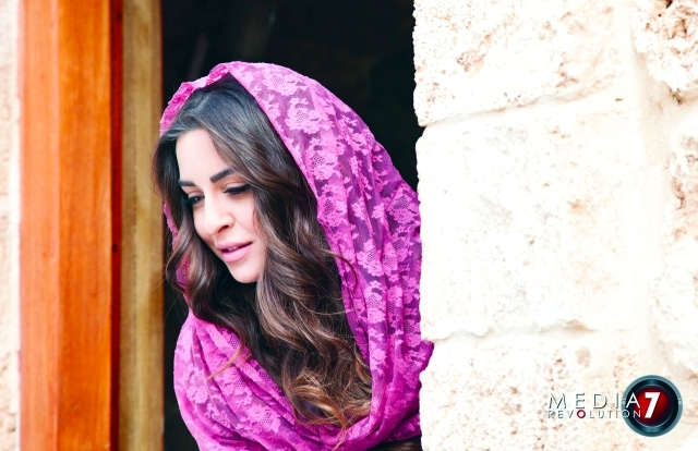 "سارة في مشهد من المسلسل"