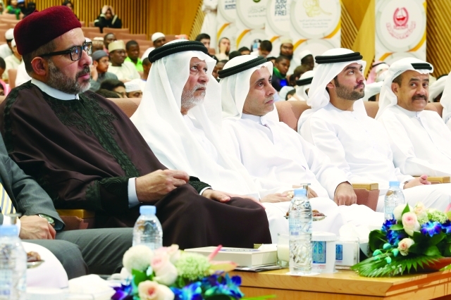 "■ السفير الليبي وإبراهيم بوملحة أثناء اختبار المتسابقين | تصوير عماد علاء الدين"