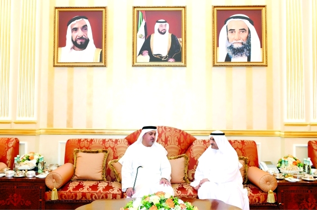 "حمد الشرقي مستقبلاً سلطان بن خليفة  |  وام"