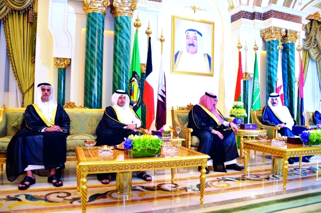 "■ سيف بن زايد خلال الاجتماع | وام"