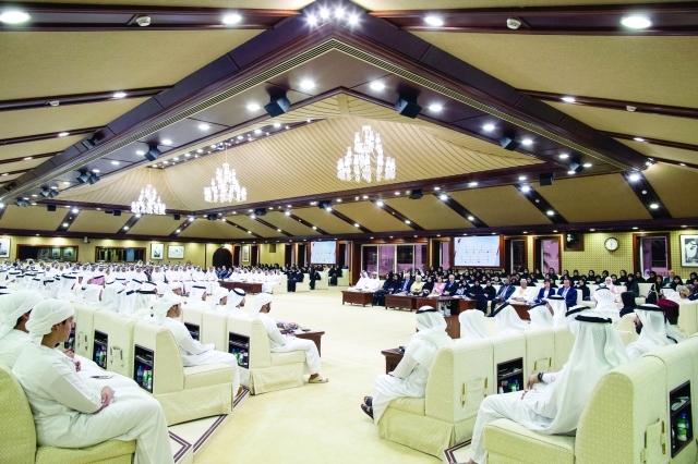 "جانب من الحضور"