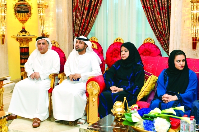 "■ مطر الطاير وخليفة سليمان وليلى سهيل خلال اللقاء"