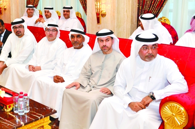 "عدد من كوادر هيئة الصحة خلال اللقاء"