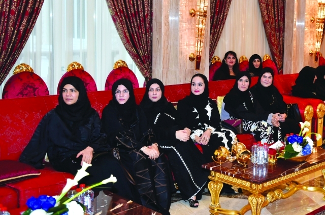 "عدد من بنات الإمارات في هيئة الصحة"