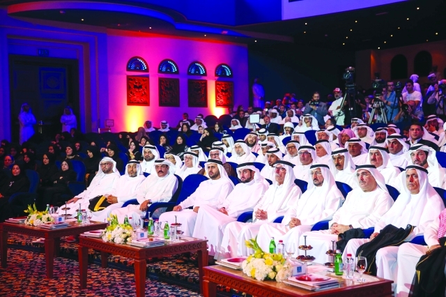 "■ أحمد بن محمد بن راشد وذياب بن محمد بن زايد والمزينة والكعبي وعبدالغفار حسين وسلطان السويدي خلال الحفل"