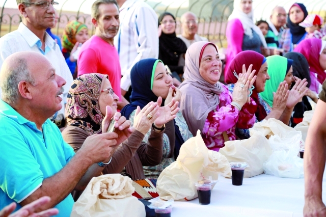 "أطول مائدة في مصر (3)"
