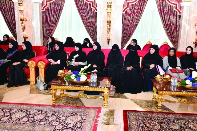 "جانب من متفوقات الجامعات"