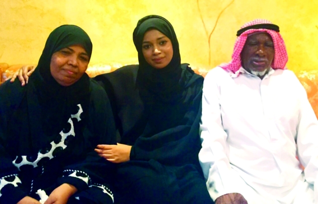 "ميثاء المسماري بين والديها"